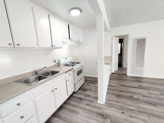 Building Photo - 5057 Klump Ave