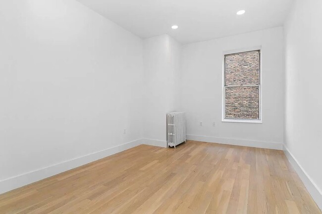 Building Photo - 131 Fifth Avenue