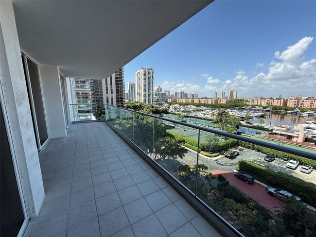 Foto del edificio - 19707 Turnberry Way