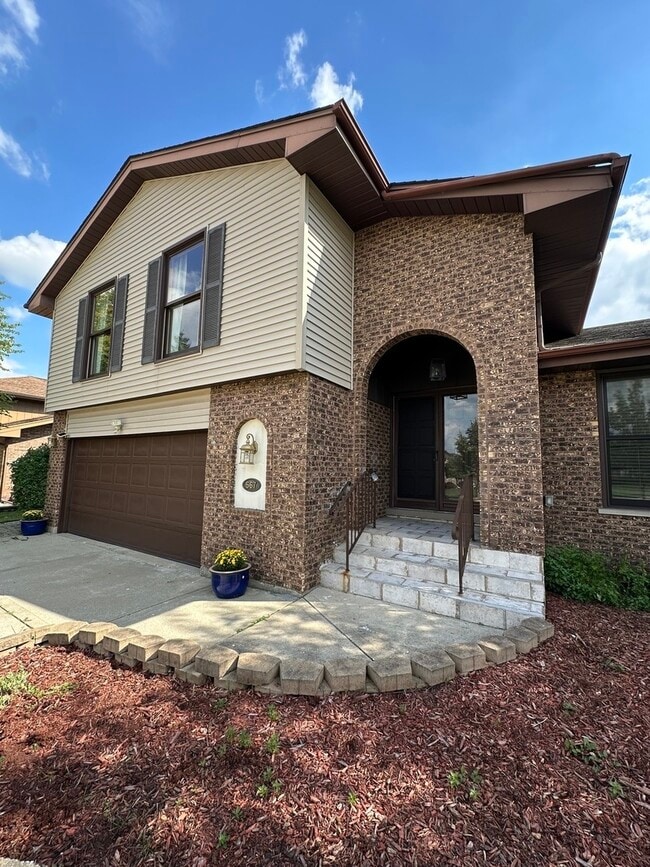 Building Photo - 567 Lorelei Dr
