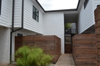 Building Photo - 1710 Brun St