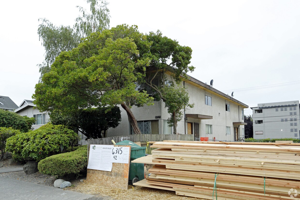 Foto principal - 6317 42nd Ave SW