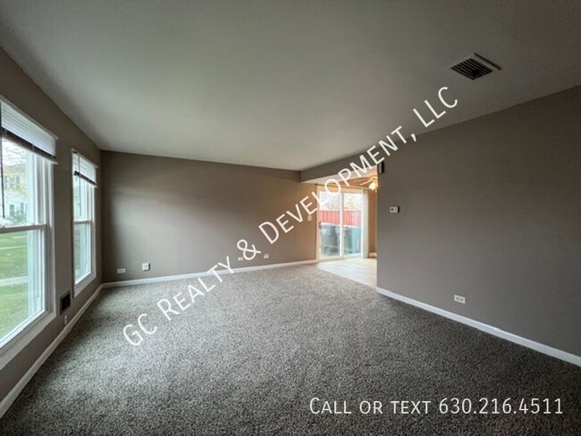 Foto del edificio - ***HOFFMAN ESTATES TOWNHOME / 2 BDRM - 1 B...