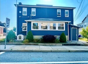 Building Photo - 681 Providence St