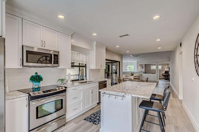Building Photo - 17138 Waterbend Dr