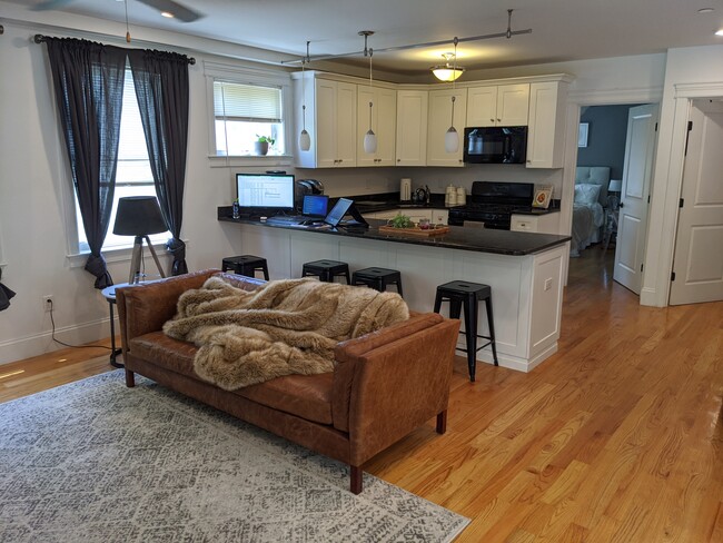 Building Photo - 12 Fern St