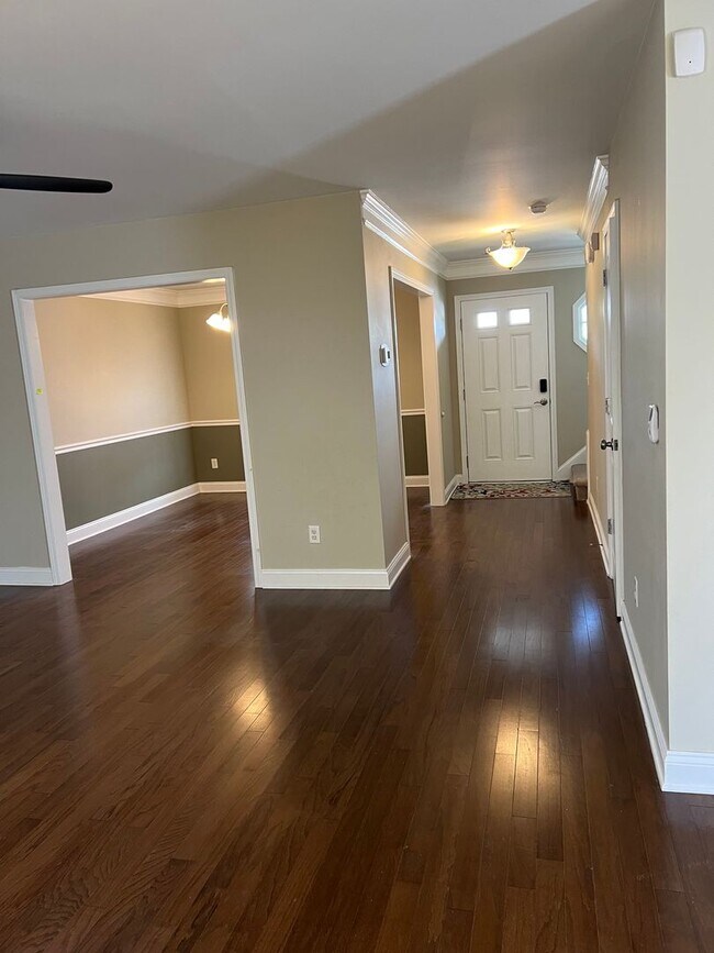 Building Photo - 7108 Verona Dr