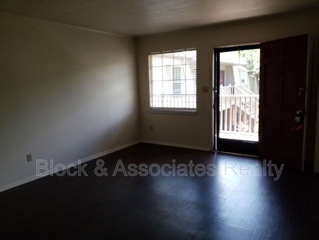 Foto del edificio - 3828-J Country Club Road