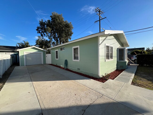 Building Photo - CRAFTSMAN BUNGALOW MIDTOWN 2+1