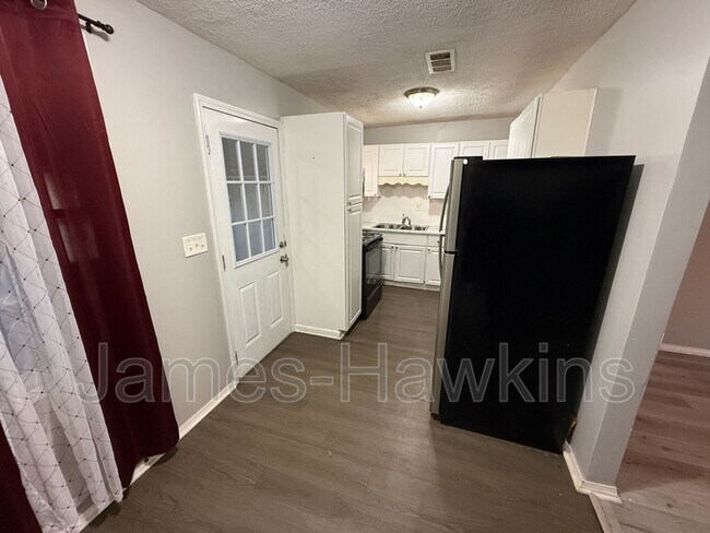 Foto del edificio - 3534 Farwood Dr