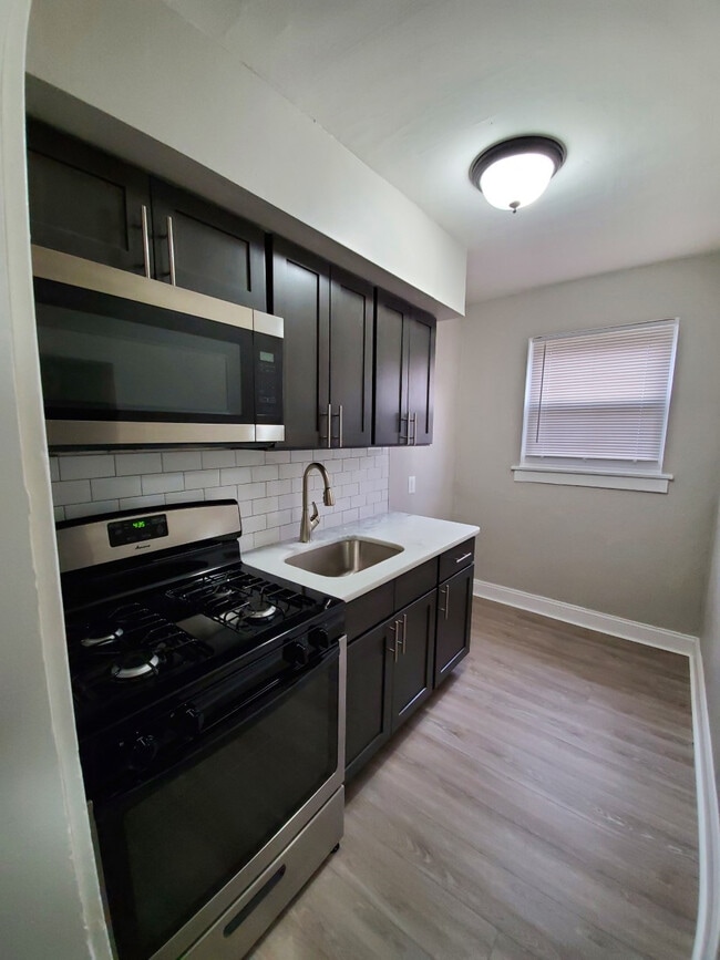 Building Photo - Oak Woods Collingswood