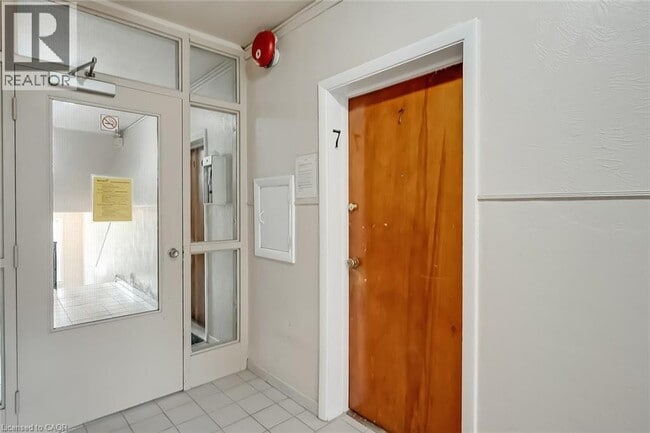 Building Photo - 2128 Harris Crescent