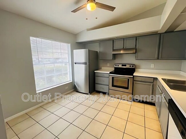 Foto del edificio - 14796 Laguna Beach Cir