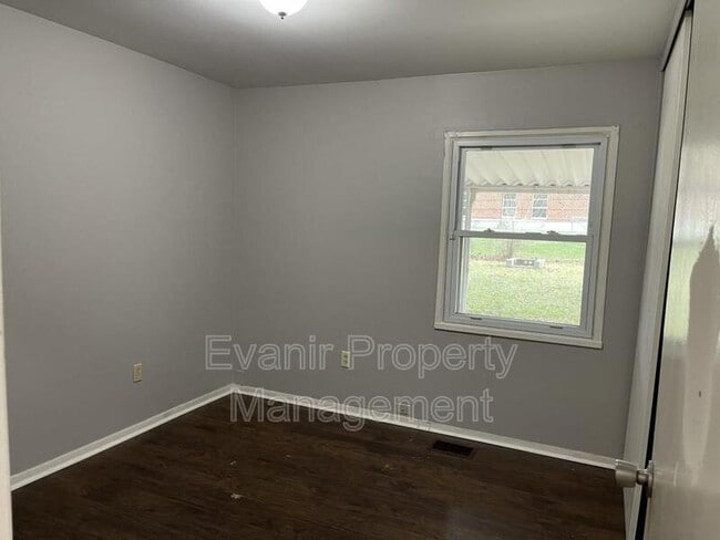 Building Photo - 418 Gruen Dr