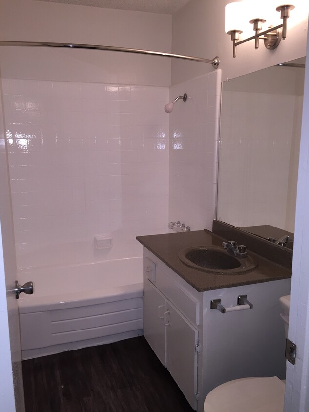 Foto principal - 15050 Parthenia St