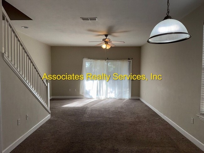 Building Photo - Spacious End Unit Available in Garland Condo