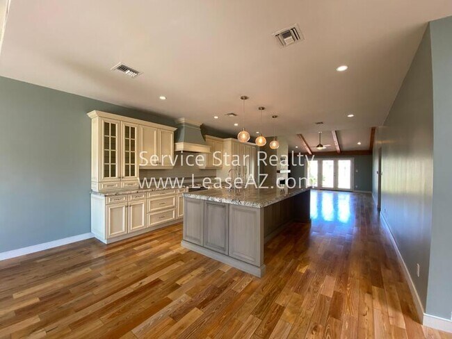 Foto del edificio - 7810 E Medlock Dr