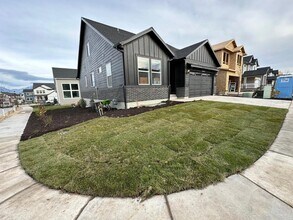 Building Photo - 12307 Eovaldi Ave