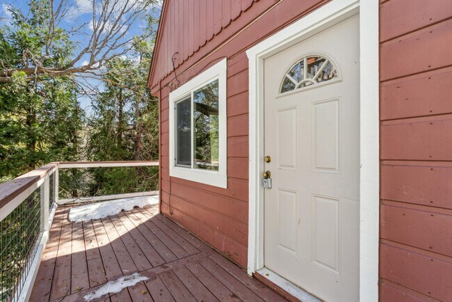 Building Photo - 28880 Cedar Dr