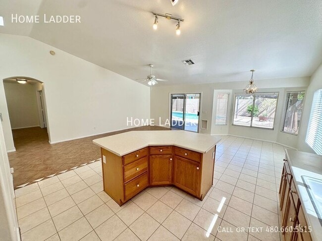 Foto del edificio - 654 W Country Estates Ave