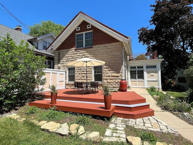 Building Photo - 2906 Lakeland Ave