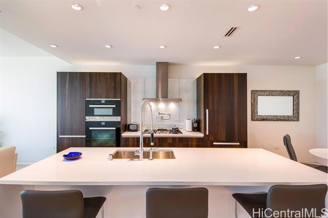 Building Photo - 1118 Ala Moana Blvd