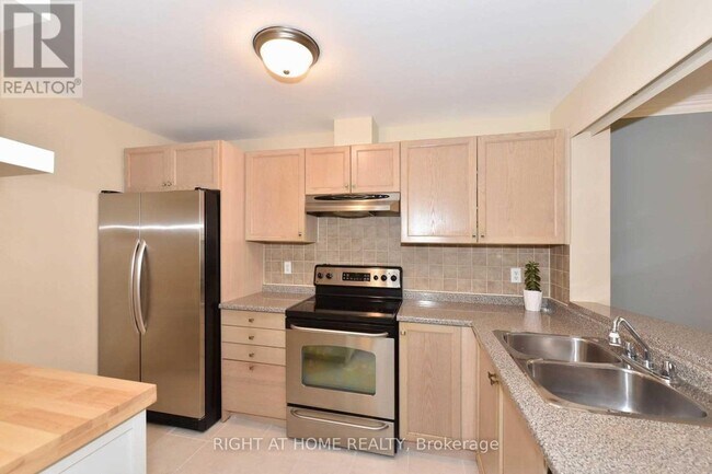 Photo du bâtiment - 108 Finch Ave W