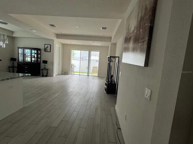 Foto del edificio - 2065 Paragon Cir W
