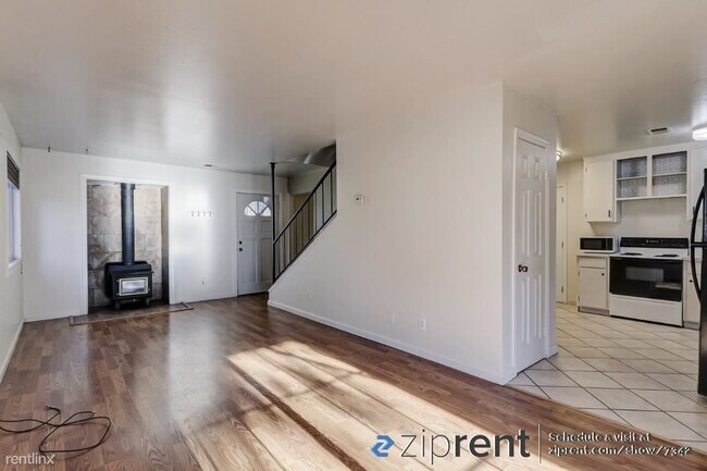 Foto del edificio - 2 br, 1 bath House - 19306 Mountain Meadow...