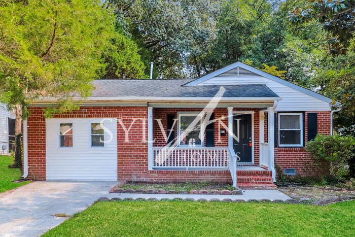 Primary Photo - Enjoy the coziness of this quaint home!