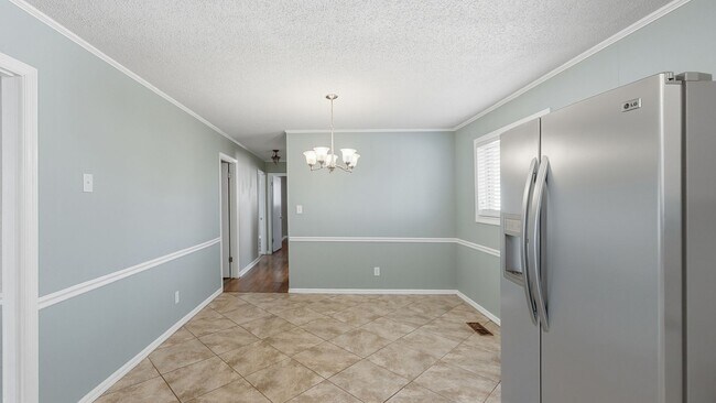 Building Photo - 3 Bedroom Cleveland home