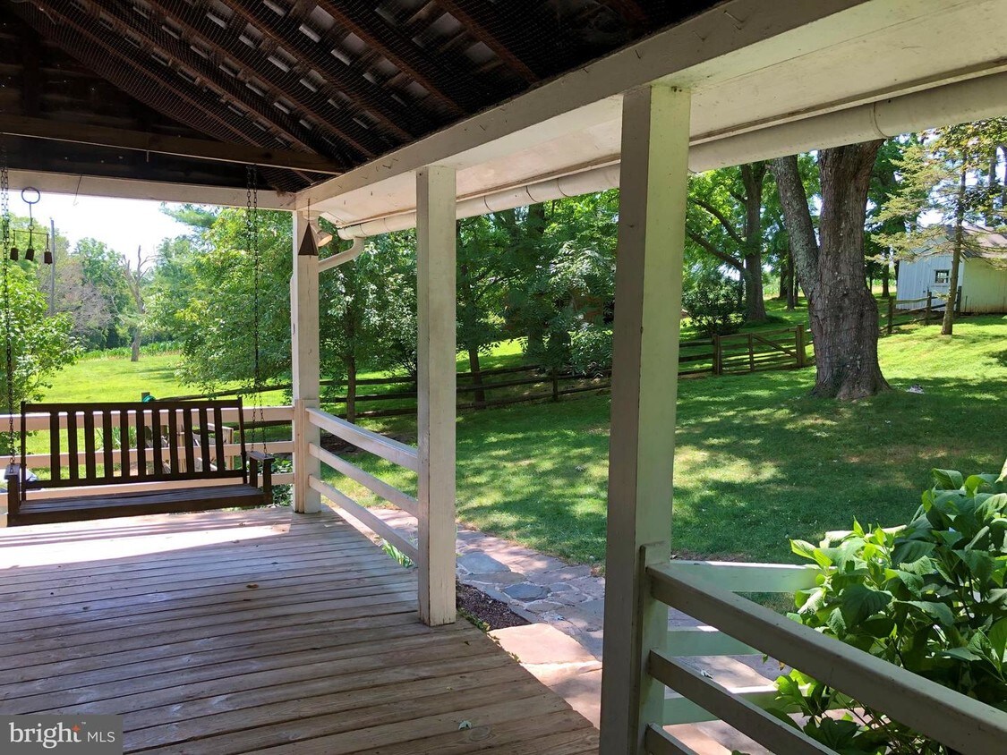 37049 Gaver Mill Rd, Purcellville, VA 20132 House Rental in