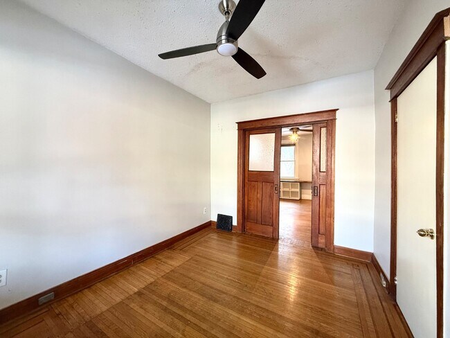 Photo du bâtiment - 12 Senator Ave