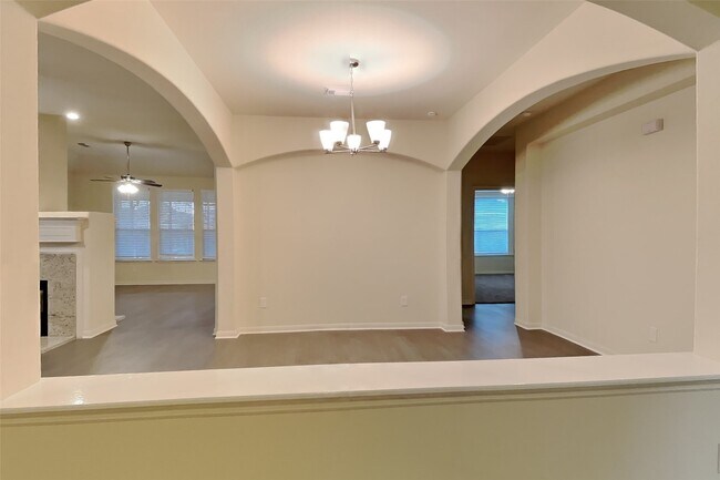 Foto del edificio - 17910 Cypress Valley Ln