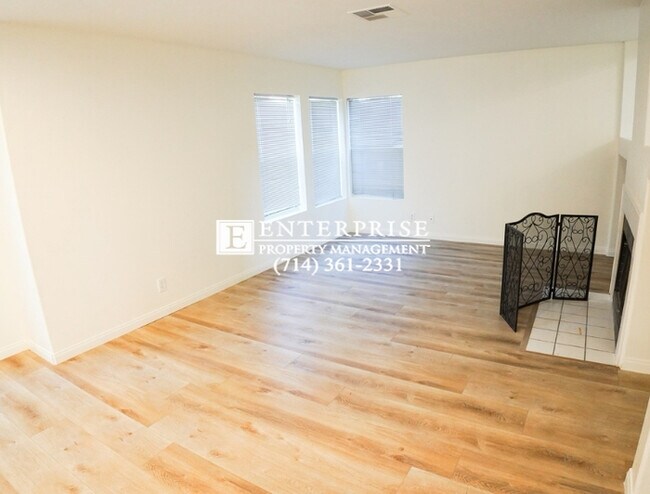 Foto del edificio - Spacious 4BD Home with Office & Yard | Top Schools