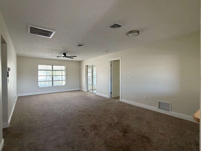 Foto del edificio - Charming 2-Bedroom, 2-Bath Duplex in a Quiet Englewood Cul-de-Sac