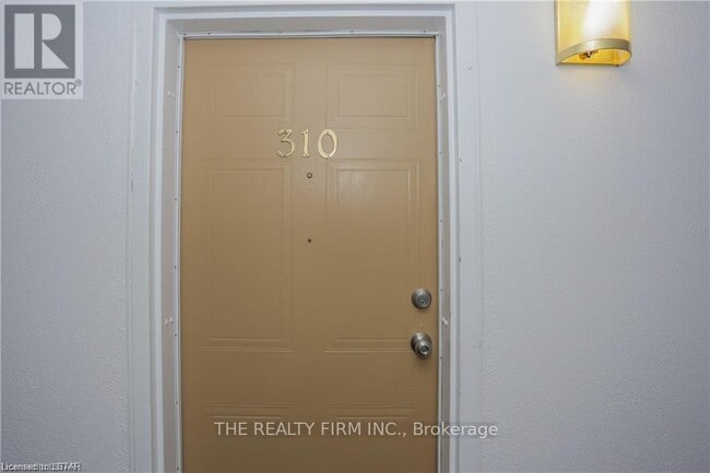 Building Photo - 735 Deveron Crescent