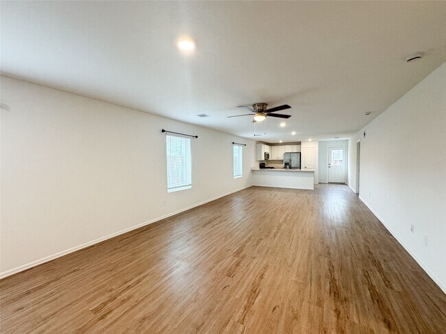 Building Photo - 1411 Las Cuevas Dr