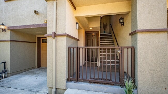 Building Photo - 2862 Pearblossom Dr