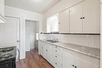 Building Photo - 1366 Depew St