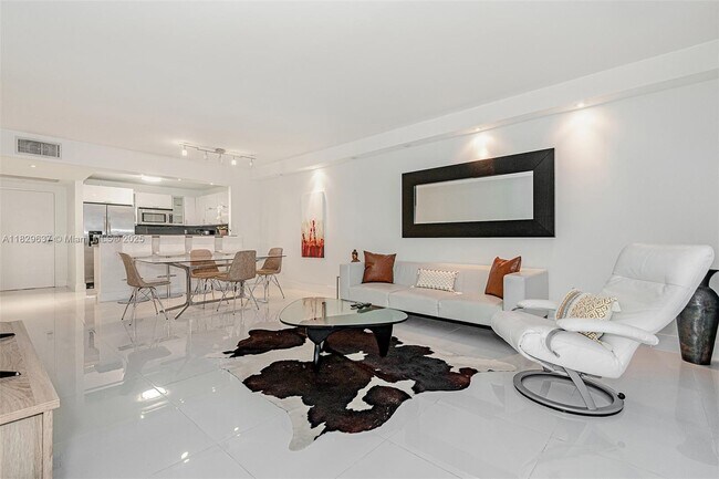 Building Photo - 2301 Collins Ave