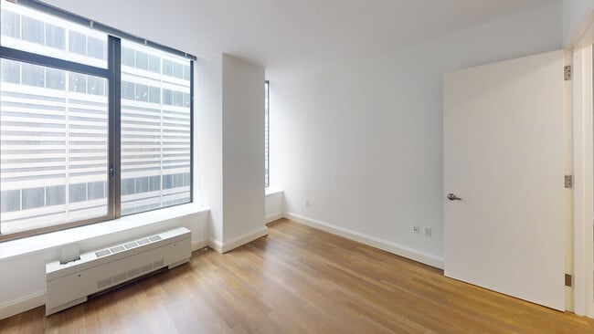 Interior Photo - 10 Hanover Square