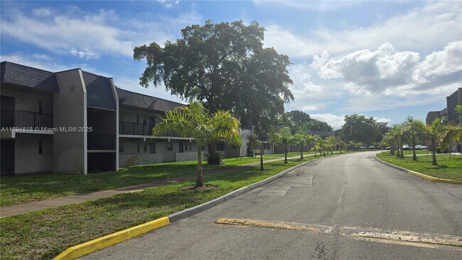 Building Photo - 7801 S Colony Cir
