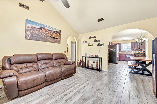 Foto del edificio - 122 S Bailey St