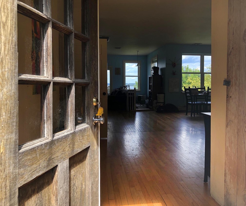 17 Grandview Ave, CornwallonHudson, NY 12520 Apartments in Cornwall