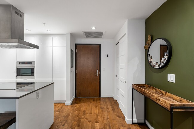 Building Photo - 635 Rue Saint-Maurice