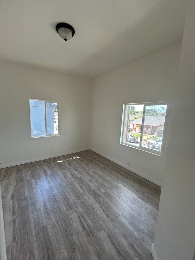 Building Photo - 991 Suiter St