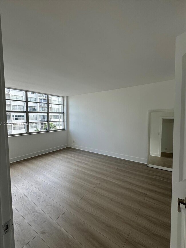 Foto del edificio - 16710 NE 9th Ave