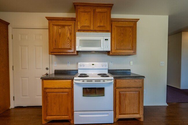 Building Photo - Cozy 2 bedroom 2 bathroom Townhome in Wagoner