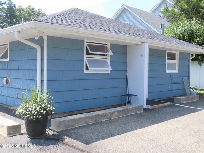 Building Photo - 602 Harris Ave